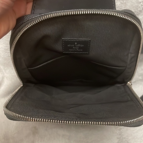 LOUIS VUITTON Damier Graphite Avenue Sling Bag - Picture 9 of 12